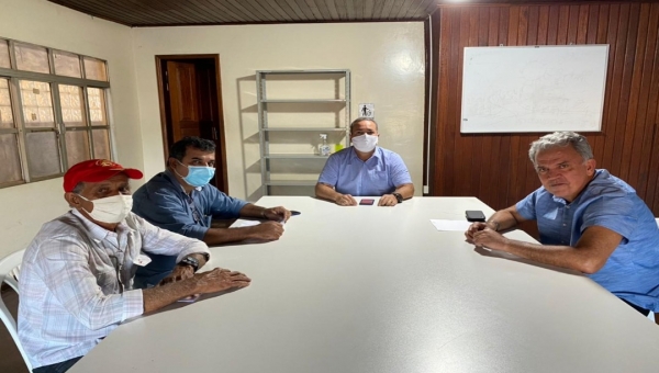 Em agenda com Petecão, vereadores Arife e Valdor pedem instalação da Receita Federal e do Incra em Tarauacá